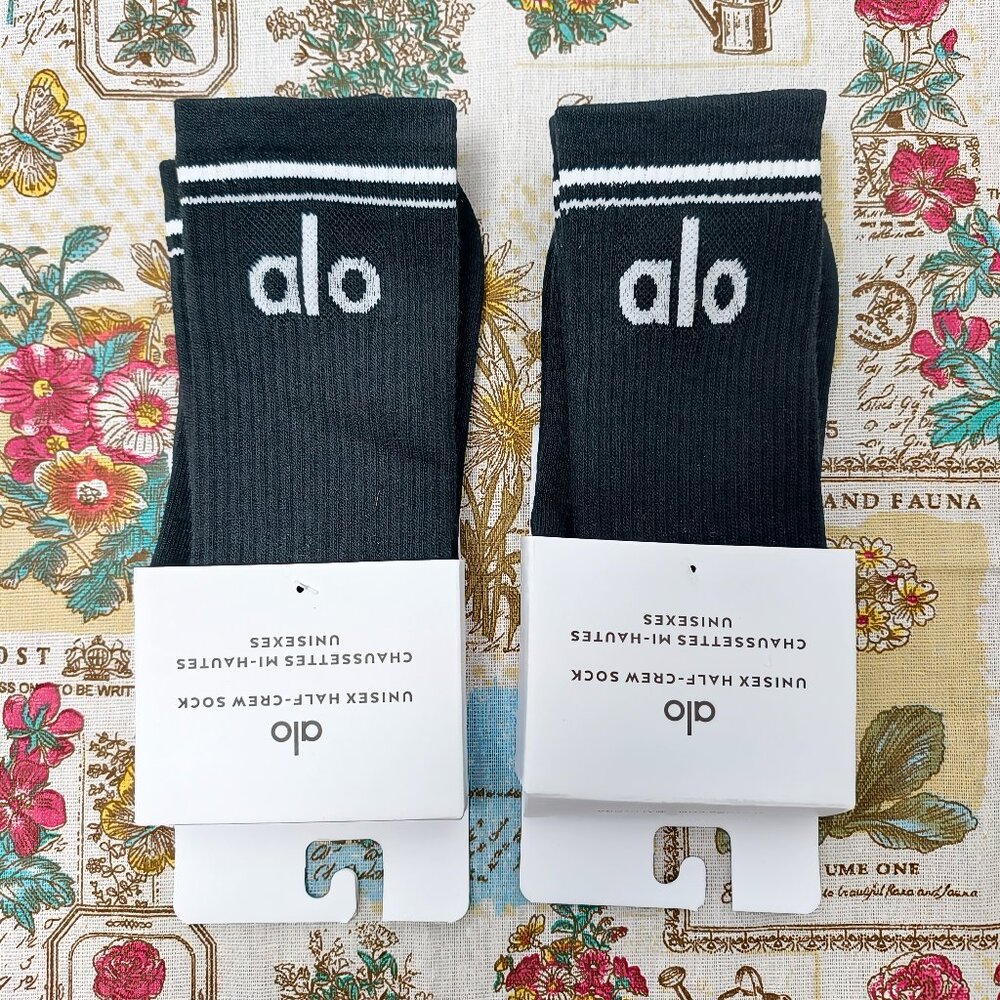 👑POSH NWT ALO Yoga Socks 2 Pairs